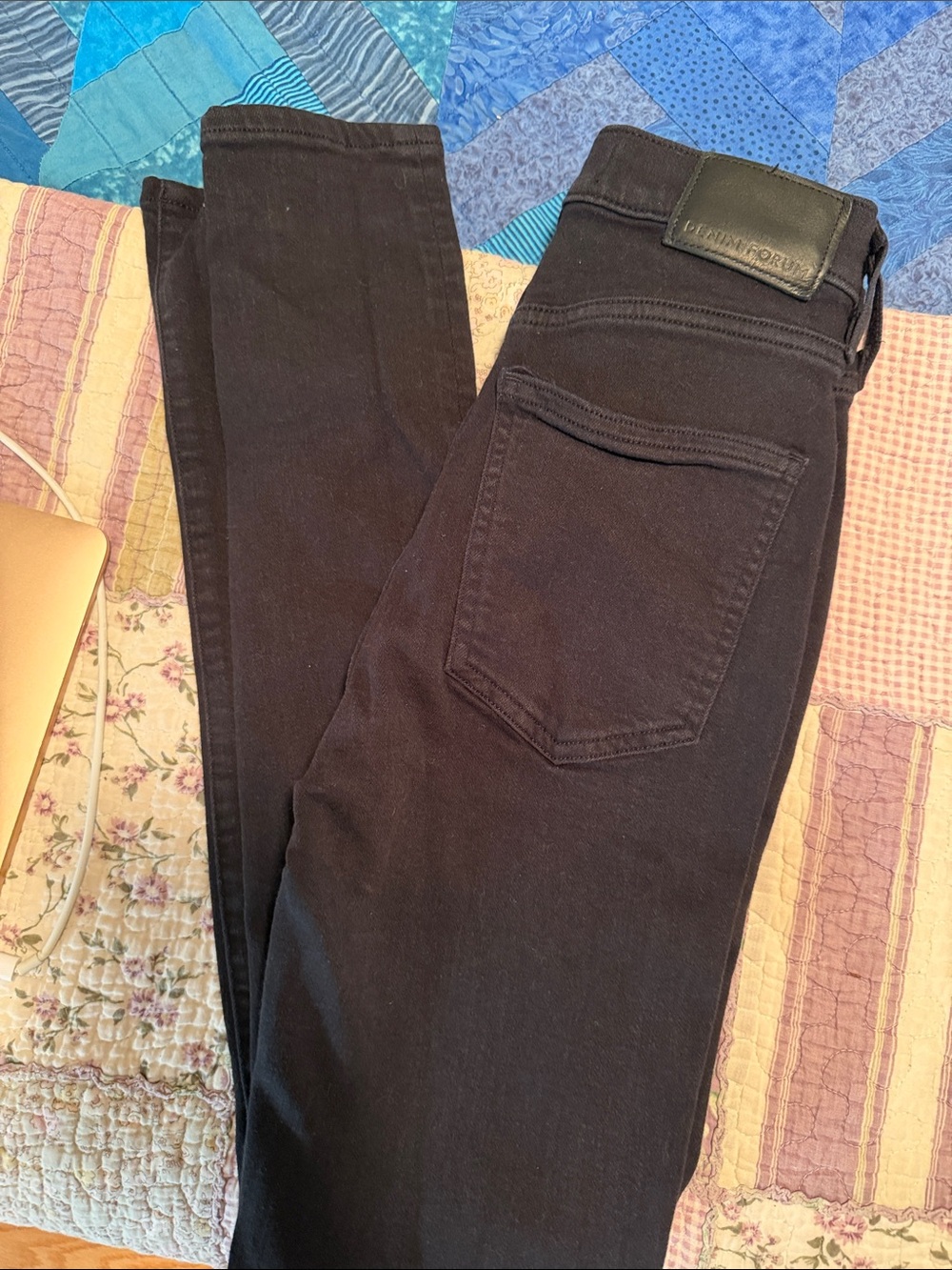 Aritzia Women’s Black Skinny Jeans